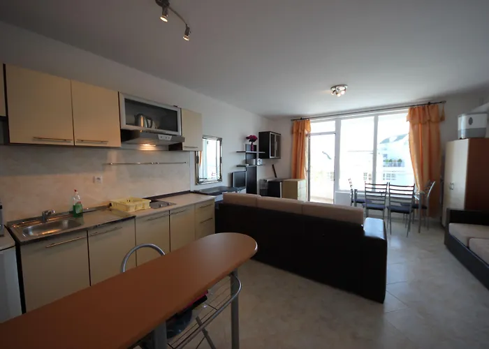 Menada Sunset Daire Kosharitsa