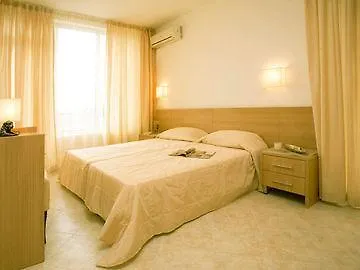 Menada Sunset Daire Kosharitsa